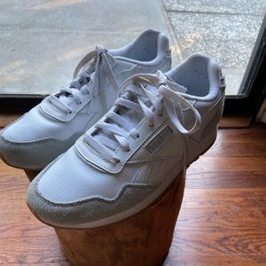 Reebok Classic Leather sneaker size 8